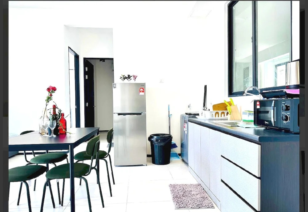 OYO Home 90948 Irishe Homestay Penang City Seaview
