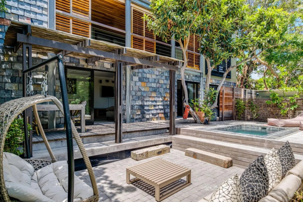 Lovely 1 Bedroom Apartment in Camps Bay