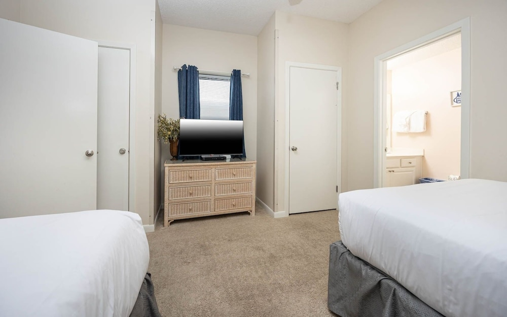 Phoenix V 1204 2 Bedroom Condo