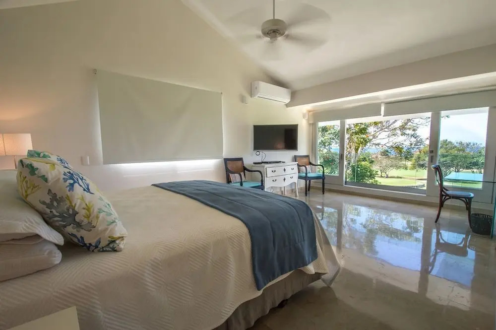 Private Villa with Pool and Golf Cart