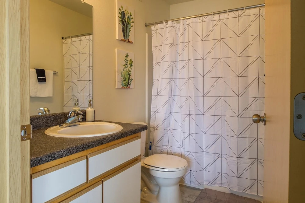 Eastside 1 & 2 BR Apts with balcony by Frontdesk