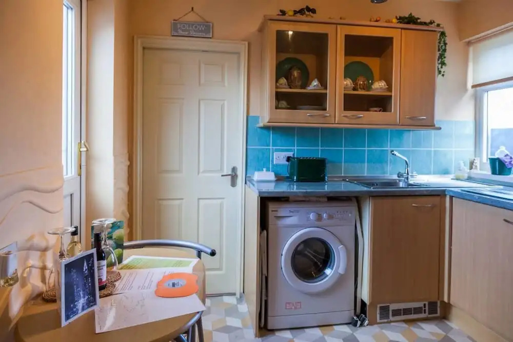 Apartment - Sleeps 4 - Pet Friendly - Balcony
