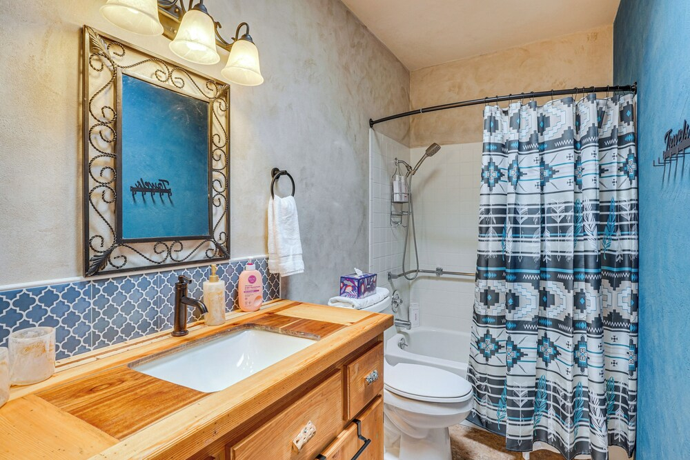 Quiet Townhome w/ Mountain Views in Green Valley