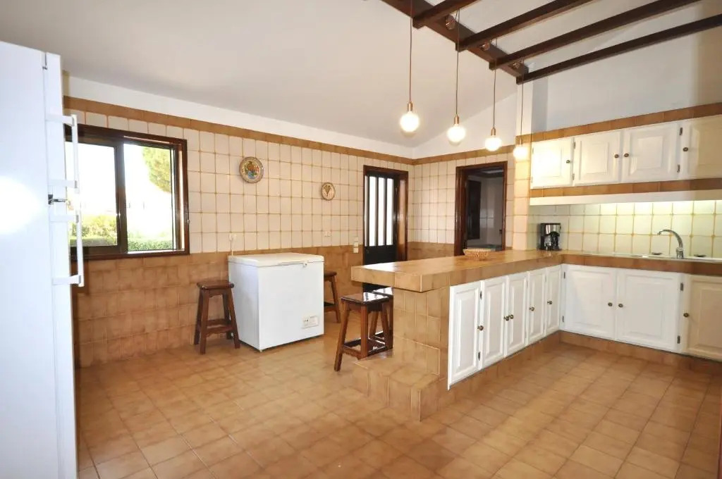 5 En-Suite Bedrooms, close to centre, free AC WiFi