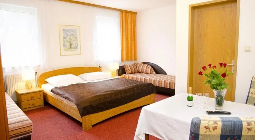 Pension Parzer Pressbaum bei Wien