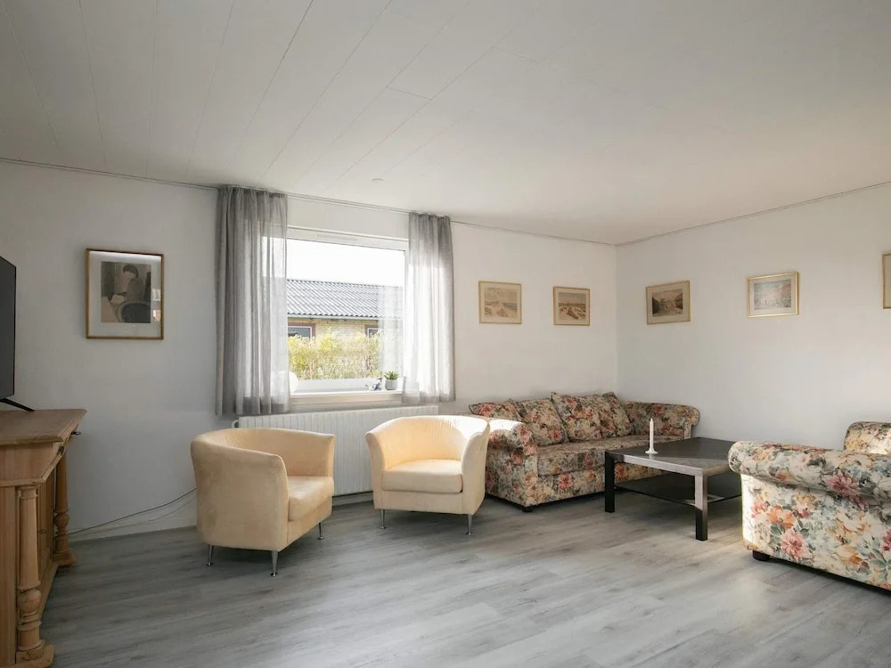6 Person Holiday Home in Albaek