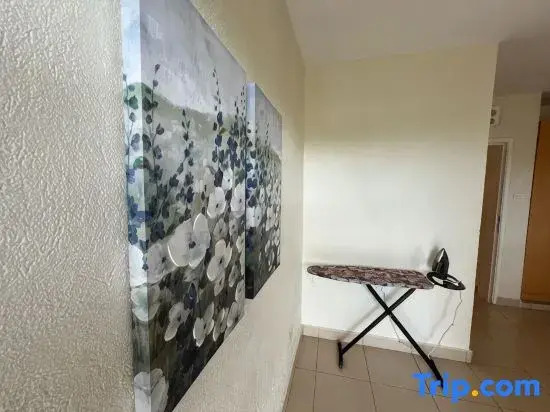 Luxury Lakeview flat 8 mins from Speke Resort