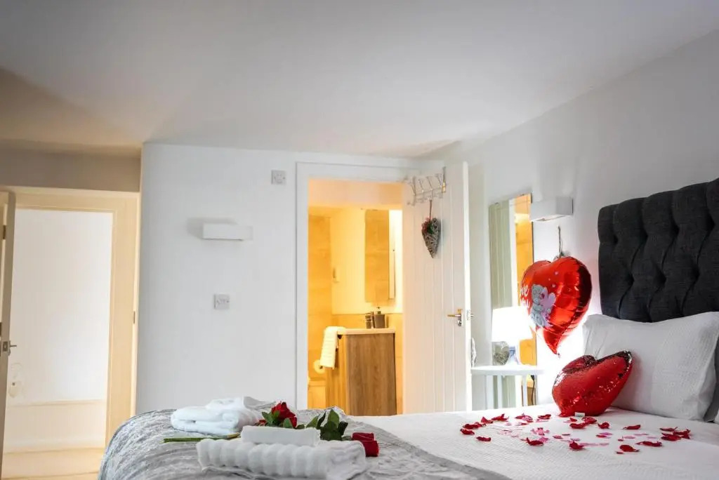 Dealhouse Apartments 1