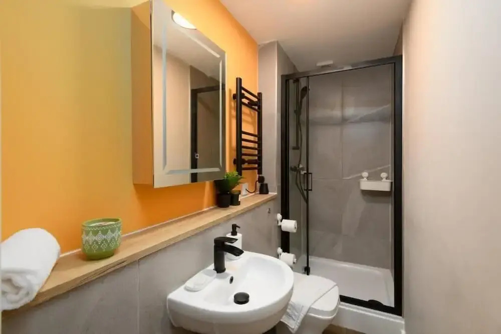 Benjamin Suite Modern 3BR Apartment