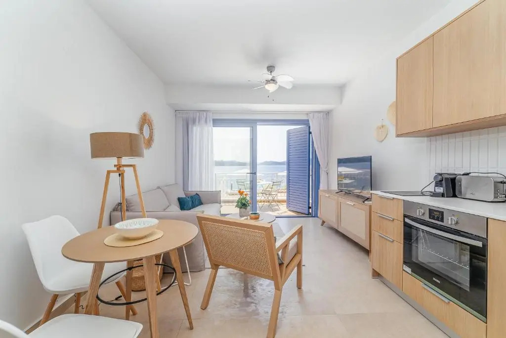 Lefkada Blue Luxury Apartments B1, Perigiali deck level
