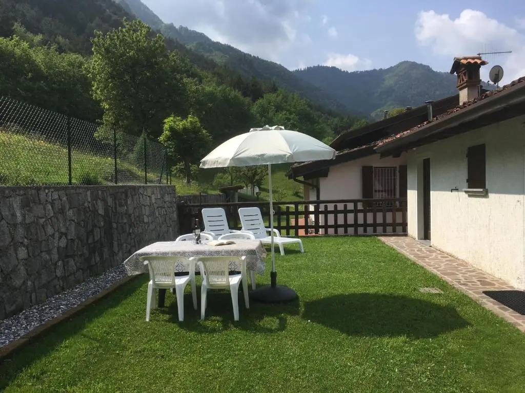 Casa Carla, bis 4 Personen, Garten, Balkon mit Blick auf den See und die Berge