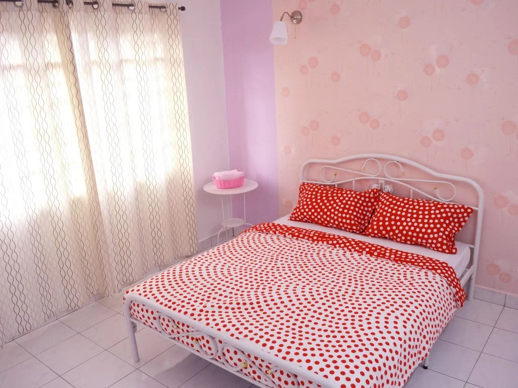 Manis-Manis Pink Lady Cottage