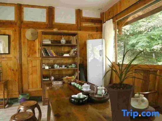 Luojia Wine Resort Homestay (Qingcheng Qianshan Branch)