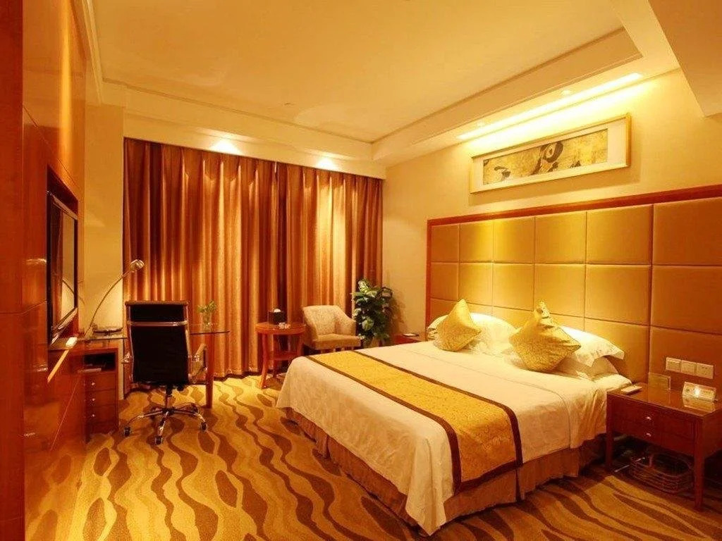 Holiday Hotel