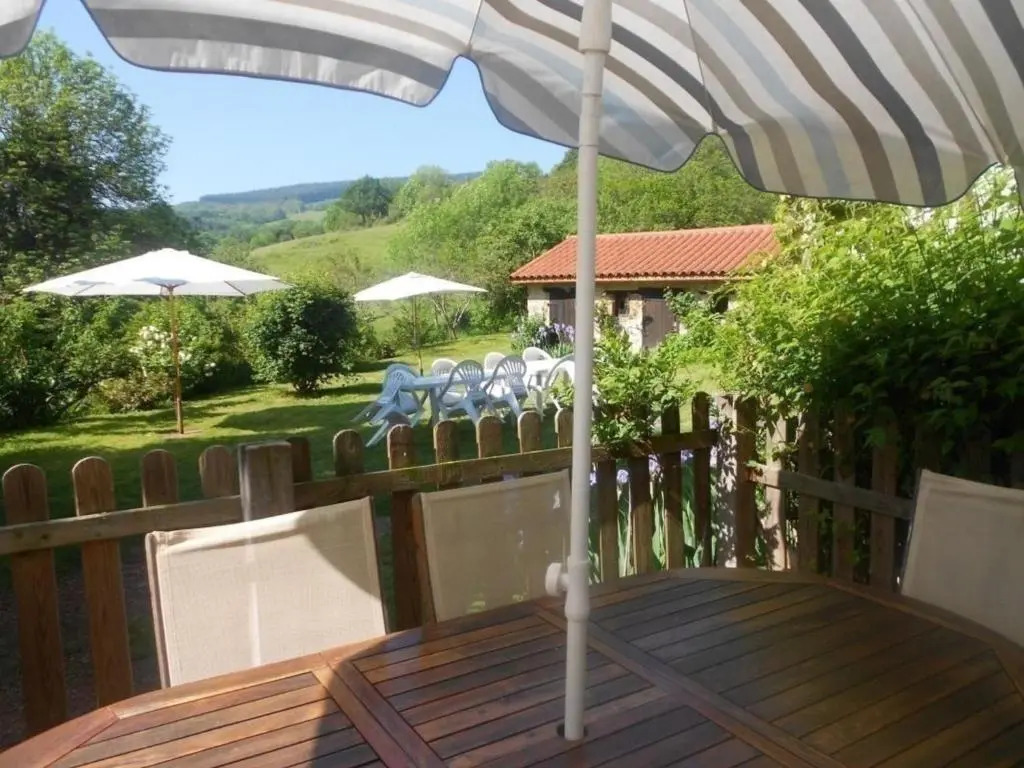 Gîte spacieux avec jardin calme et jeux denfants - FR-1-496-95