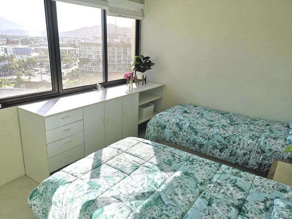 Cairns Ocean View Apartment
