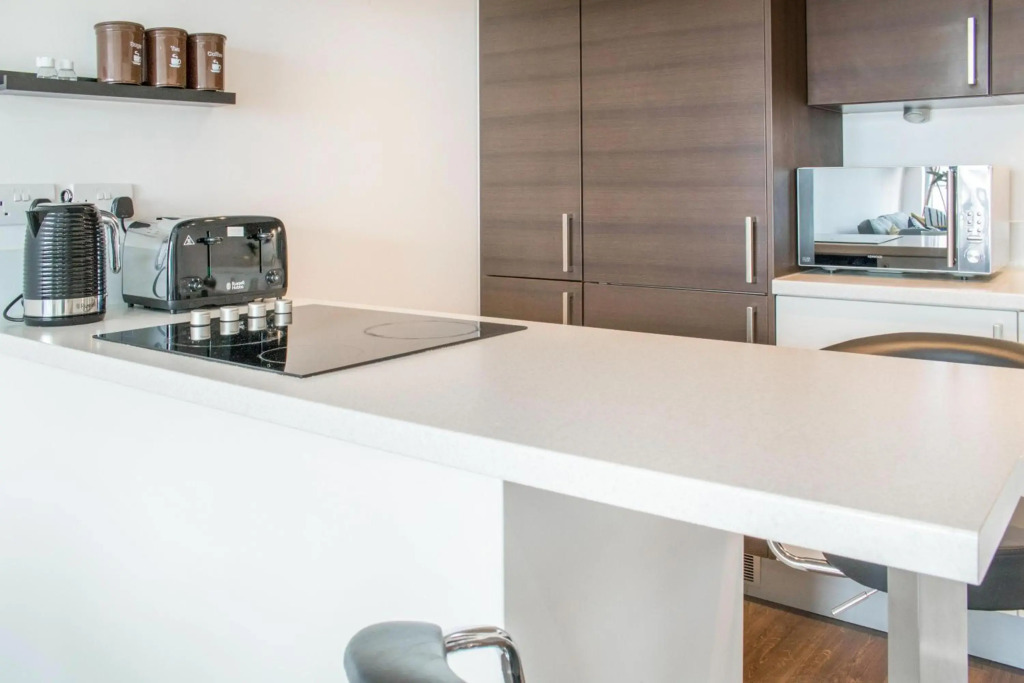 Contractor Apartment & Private Parking & Central Stevenage by Comfy Workers