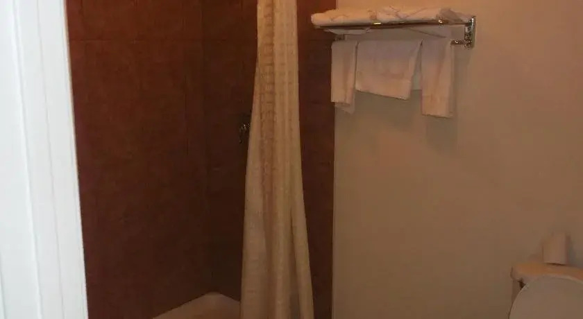 Travel Inn and Suites