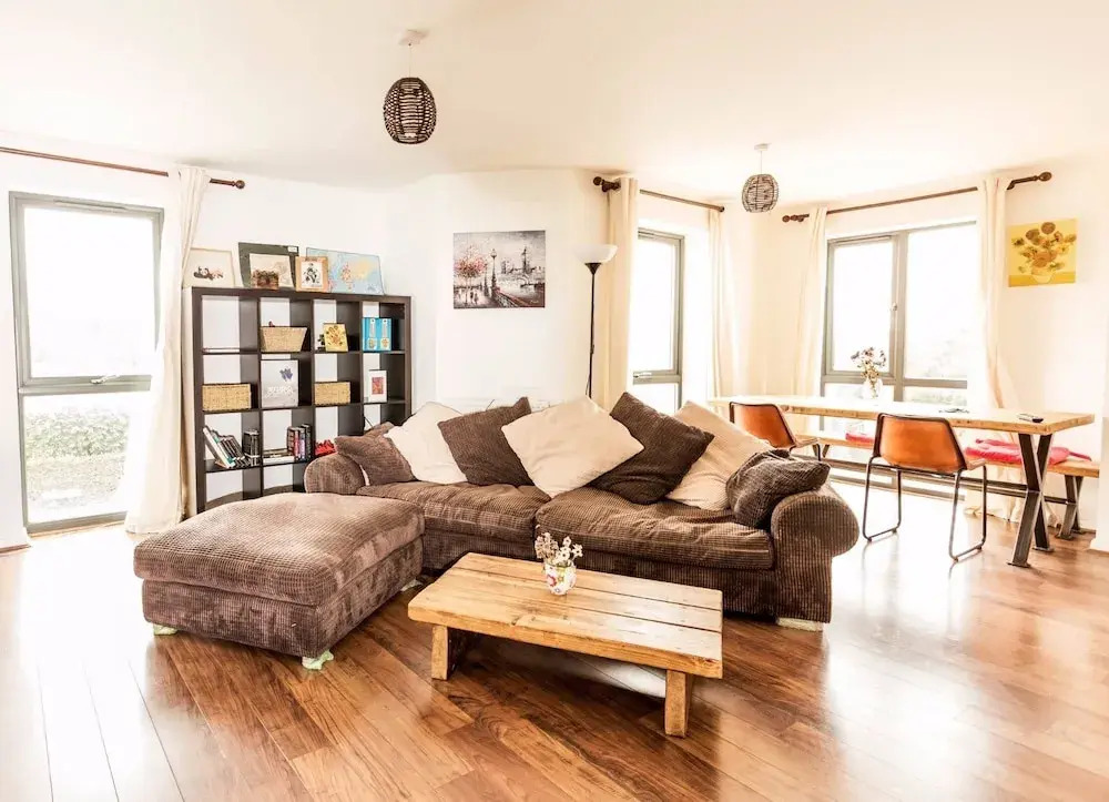 Beautiful and New Home for 5 in West Cambridge