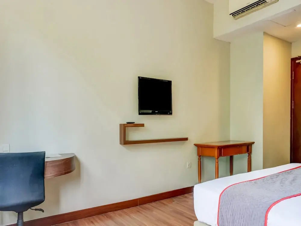 Townhouse OAK Hotel Grand Cikarang