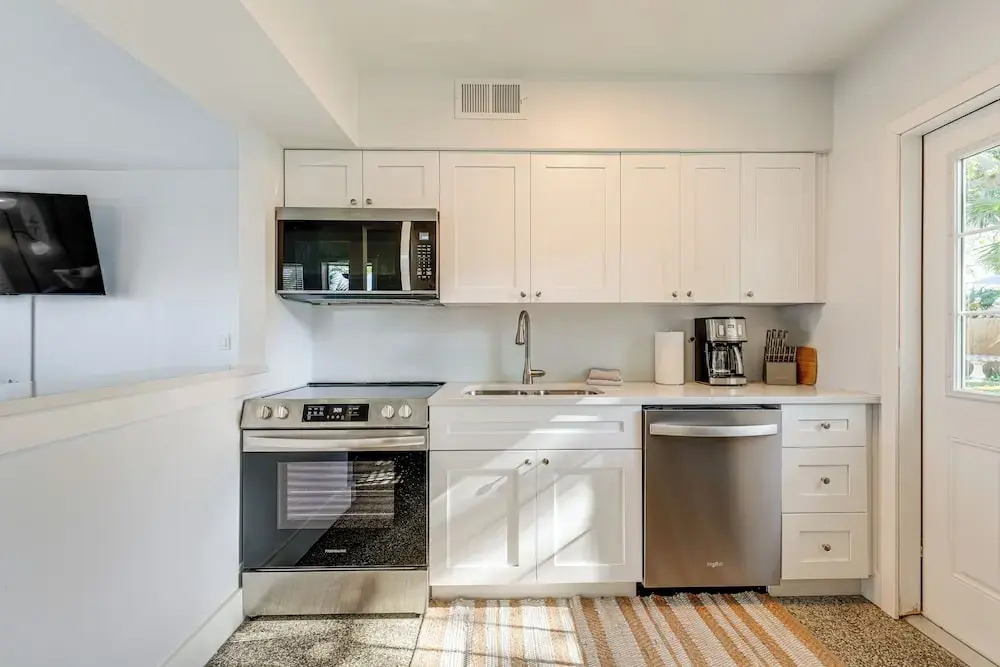 Walk to Sand & Sun! Breezy Indian Rocks Beach Home