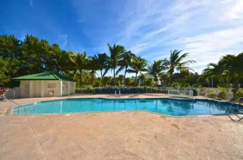 Sunrise Suites - Tahiti Suite 104