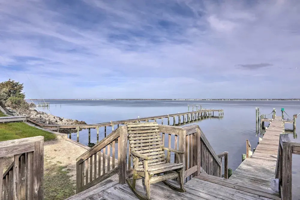 Waterfront Emerald Isle Home w/ Dock Access!