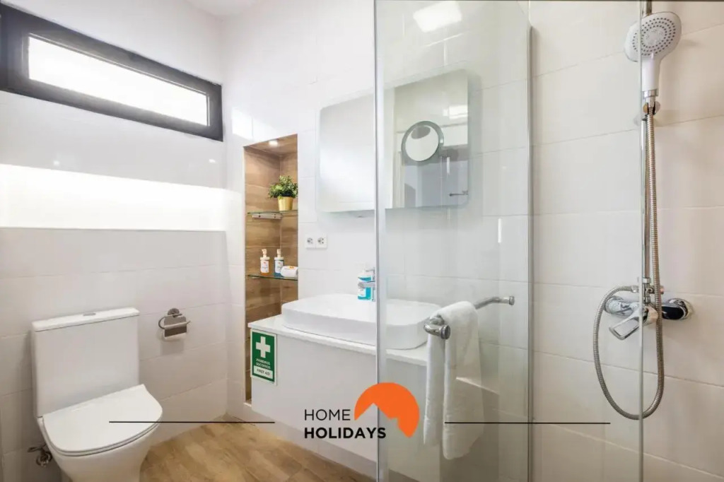 #011 NewTown Modern Flat near Oura Beach