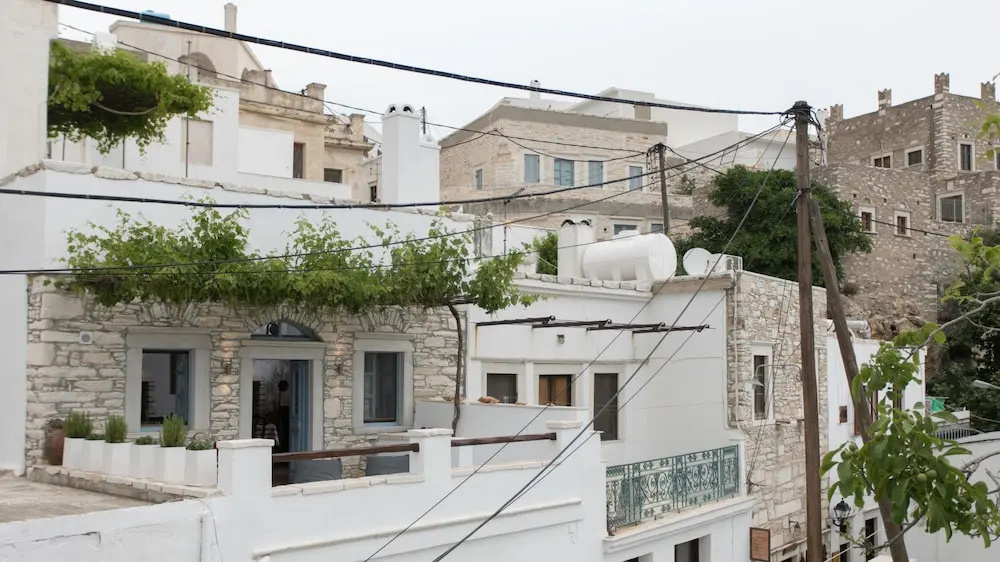 Traditional Inn Pirethron