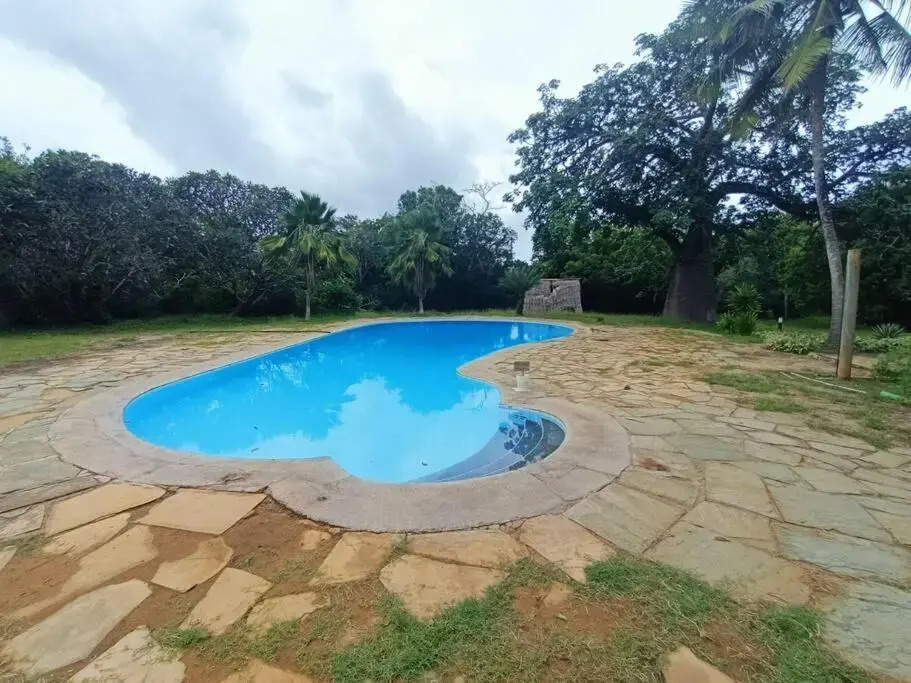 Kivulini House Diani 5 bedroom with pool