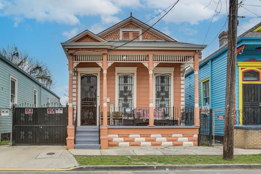 Nola Home w/ Front Porch ~ 1 Mi to French Quarter