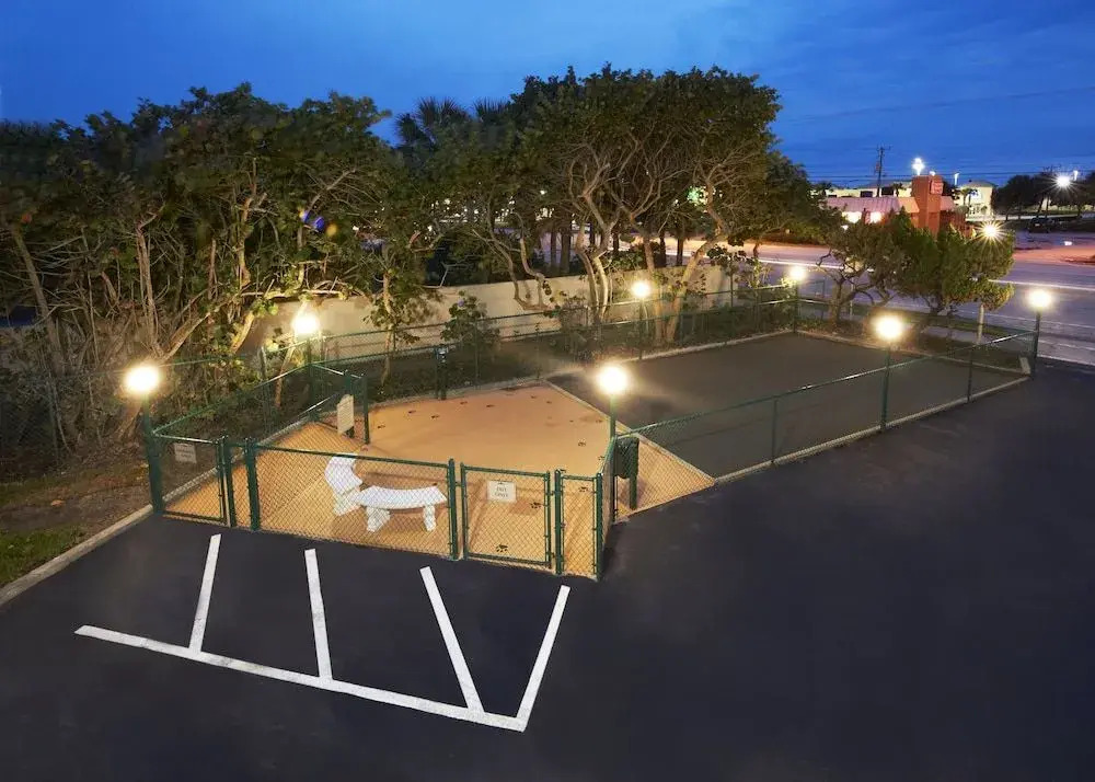 Paradise Beach Club - Direct Oceanfront Condos with Heated Pool Pet-Friendly