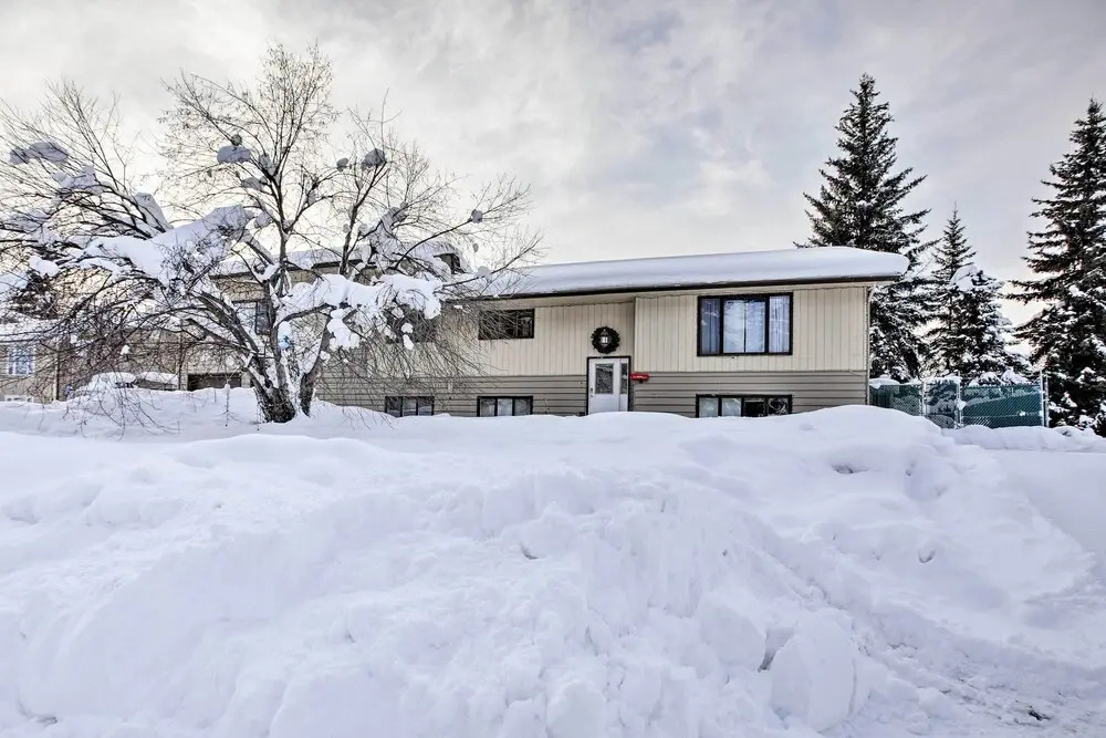 Lakefront Fairbanks Unit, 1 Mile to Pioneer Park!