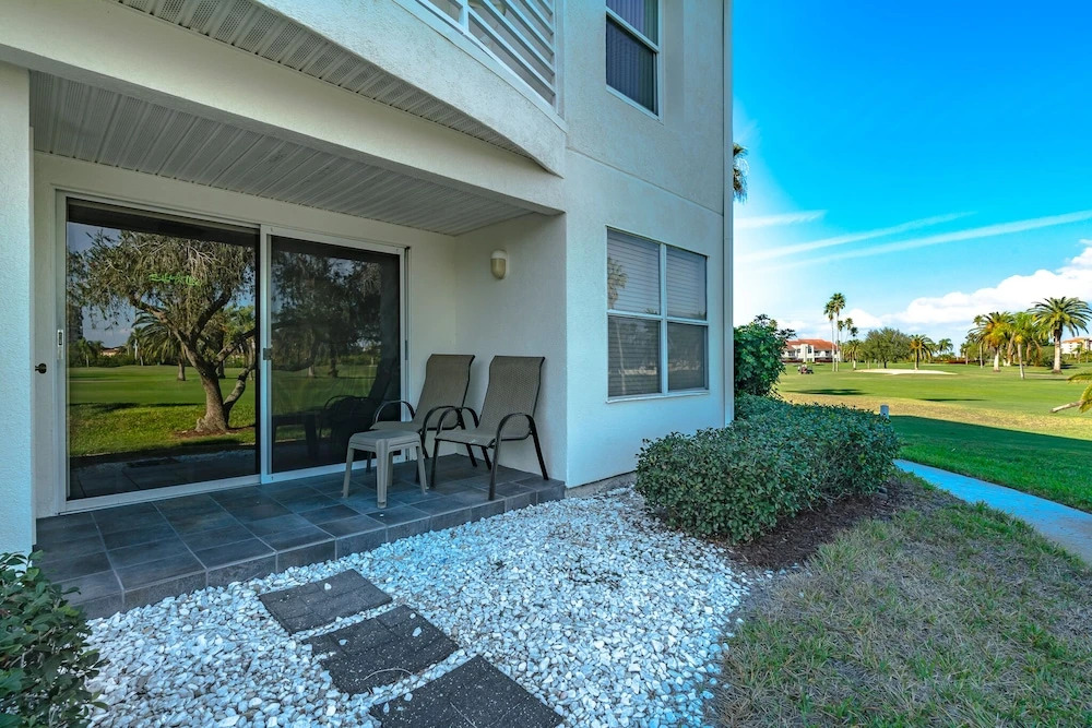 Vista Verde East 2-212