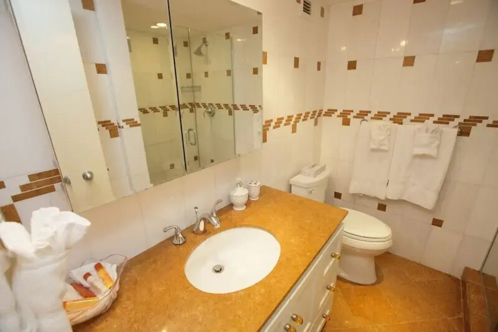 Alexander 1208 - 2 Br Apts