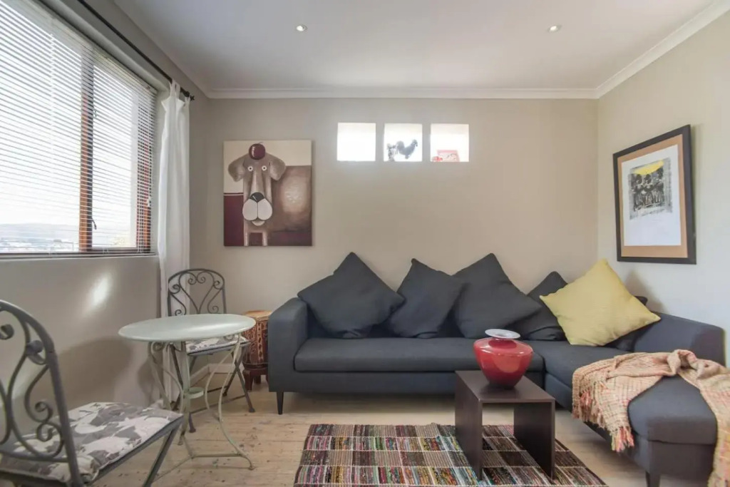 11 Deerpark Drive East