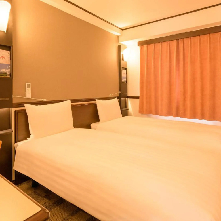 Toyoko Inn Hon-atsugi-eki Minami-guchi
