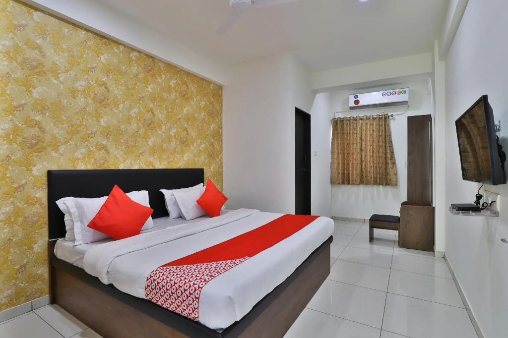 OYO 30540 Hotel Infinity