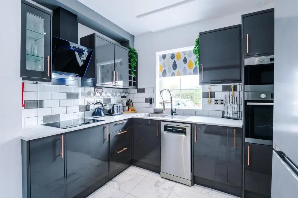 Families Only - Pet Friendly sleeps 6 maximum NO PARTIES