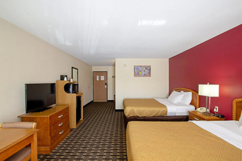 Econo Lodge Inn & Suites Wisconsin Dells