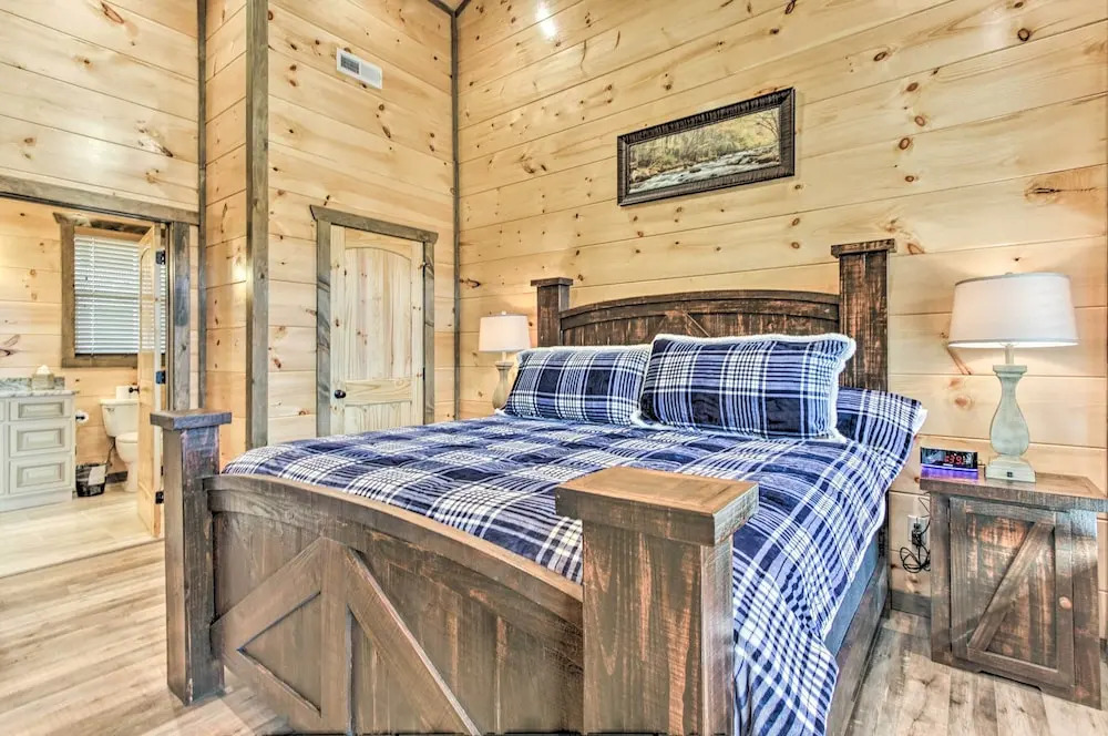 Smoky Mountain Hideaway w/ Hot Tub, Deck & Views!