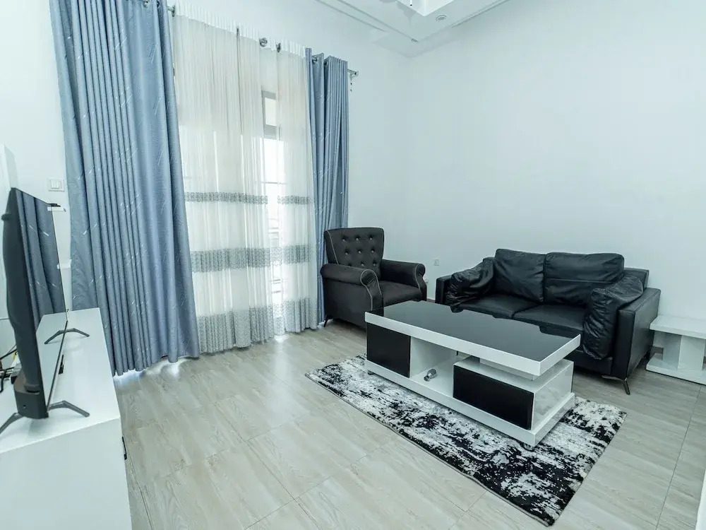 Apartment - Sleeps 4 - Parking - Balcony