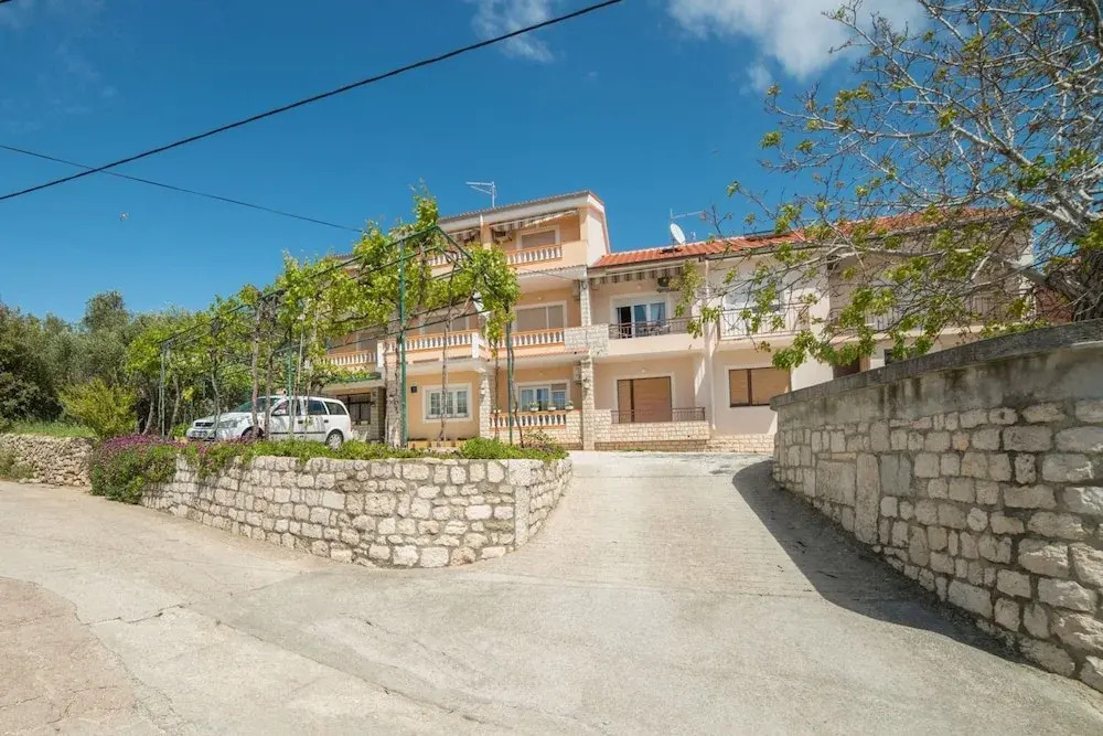 Apartments Javoran 3108