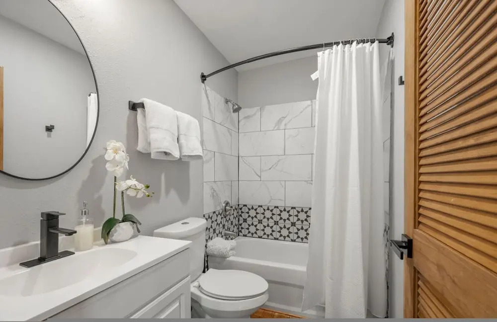 Central Houston Studio Near Eado and Downtown