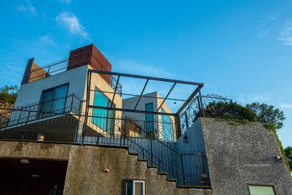 Harbor House Private