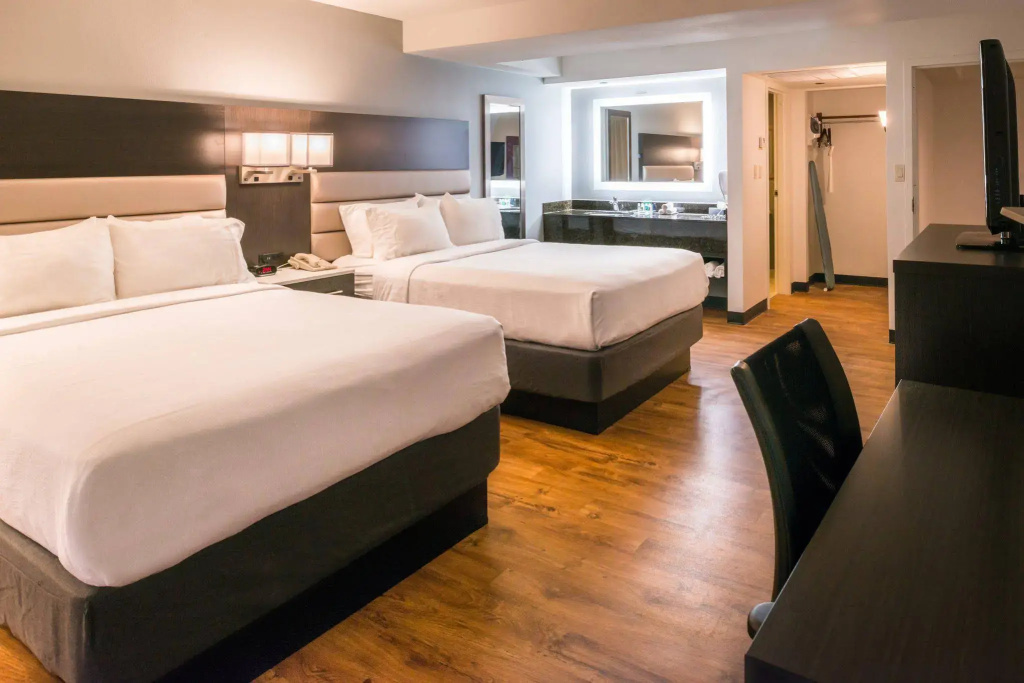 Holiday Inn Hotel & Suites Beaumont Plaza (I-10 & Walden) by IHG