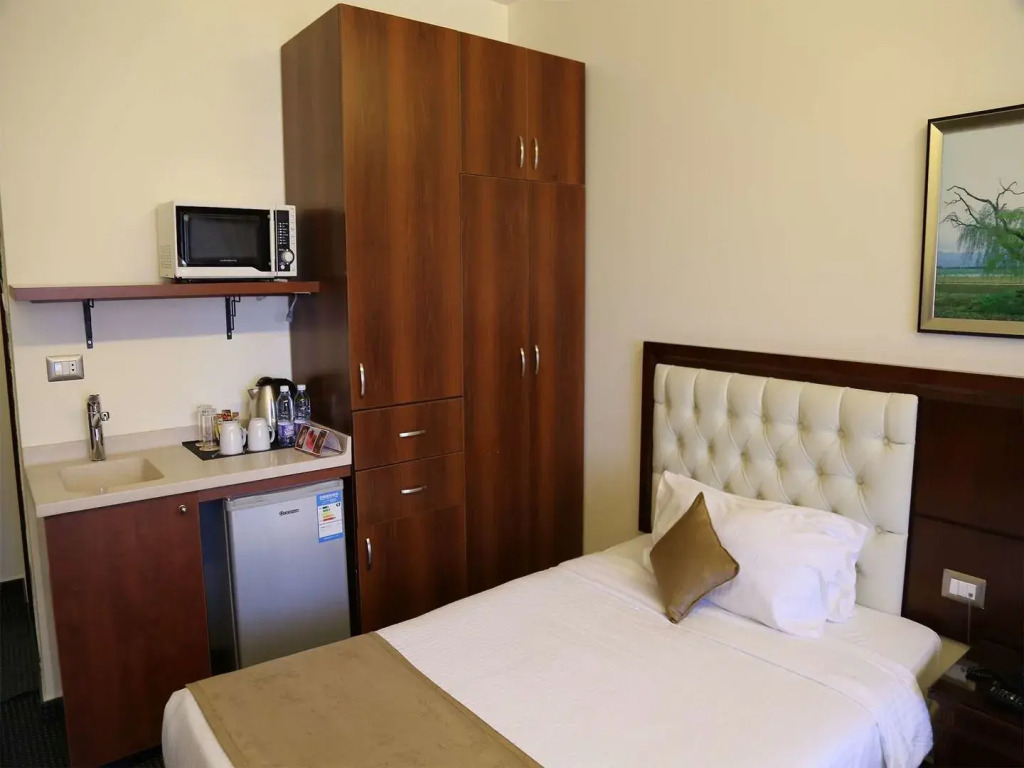 Midtown Hotel & Suites