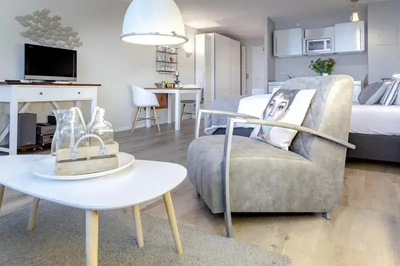 City Loft 008 "Strandnahes 1 Zimmer Appartement in der Innenstadt" mit Balkon