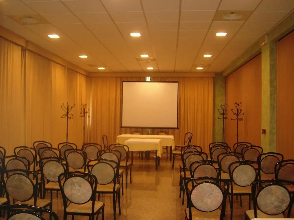 Hotel La Fonte a 300m uscita A14 Pescara Nord
