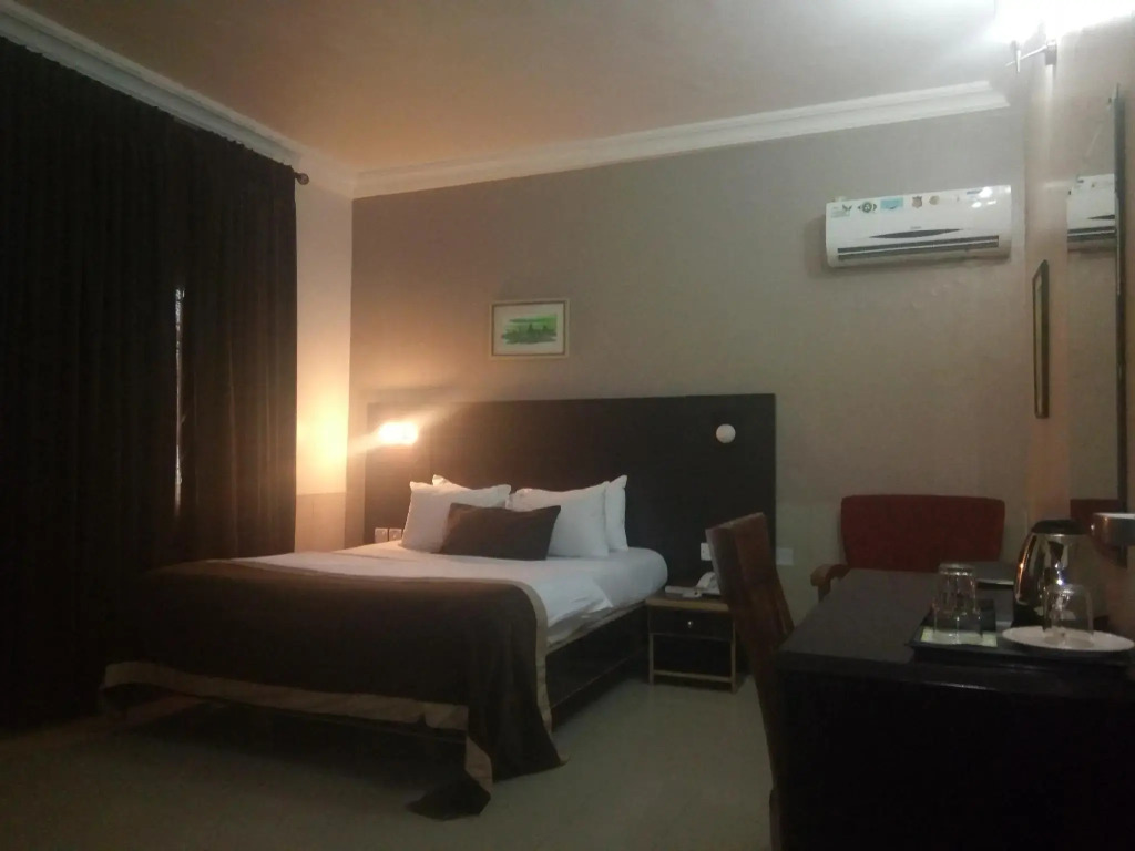 Neocourts Hotel
